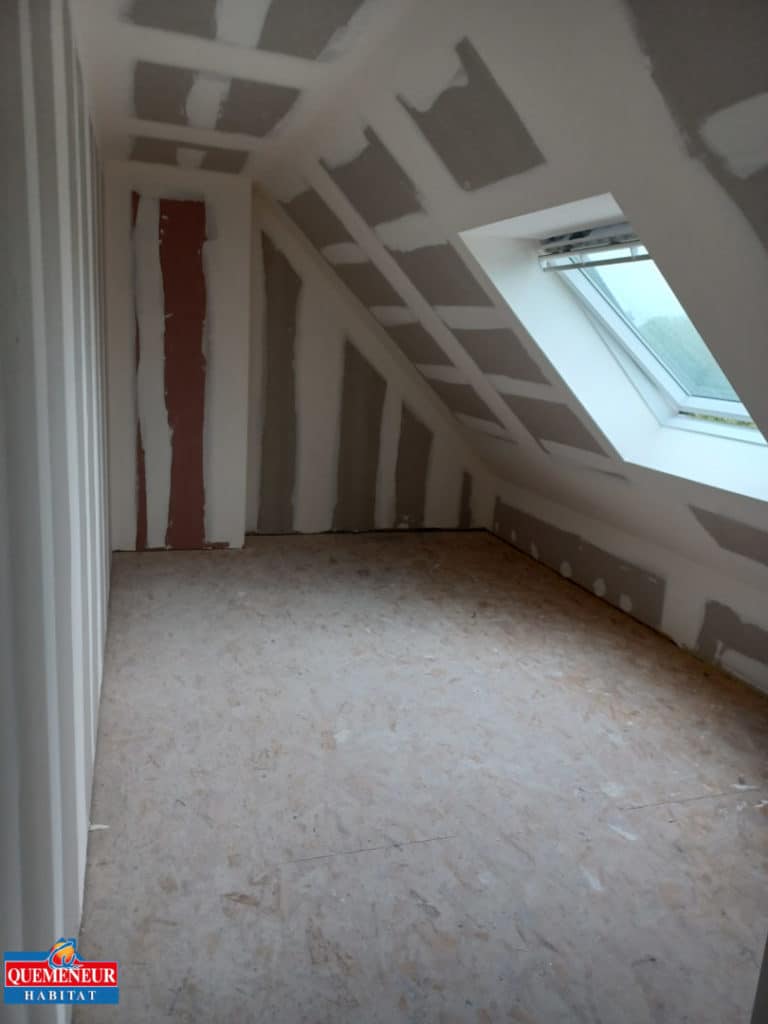 Aménagements de combles avec chambre et salle de bain a PLABENNEC (5)