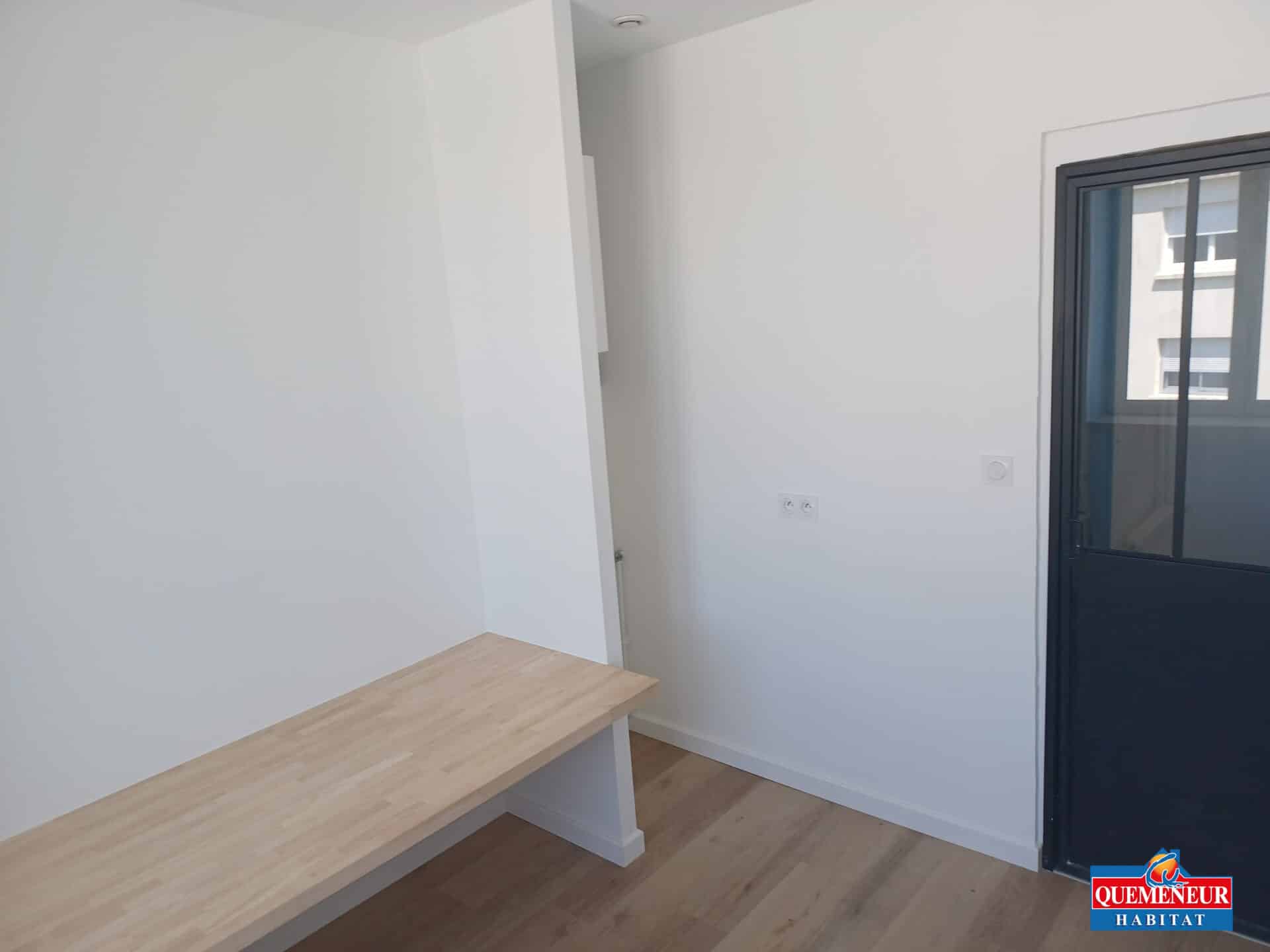 REAMENAGEMENT INTERIEUR D'UN APPARTEMENT AVEC MENUISERIE INTERIEURE PLACO ET PEINTURE A BREST